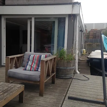 Sunny Houseboat شقة